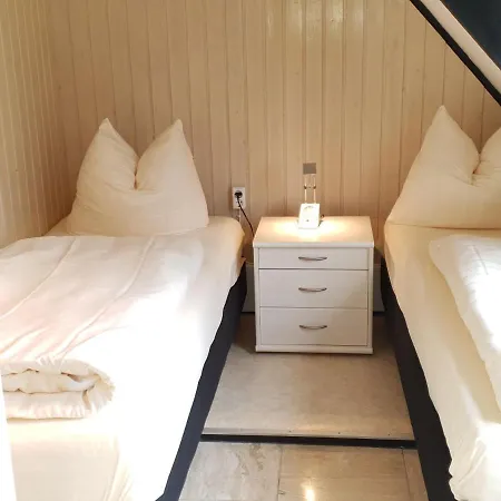 بيت للعطل Holiday Waldferienpark Gerolstein-5 *