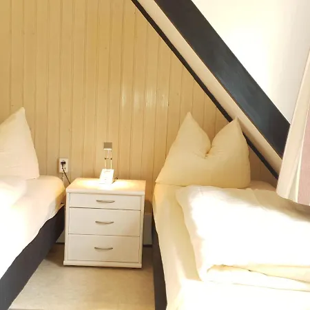 بيت للعطل Holiday Waldferienpark Gerolstein-5 *